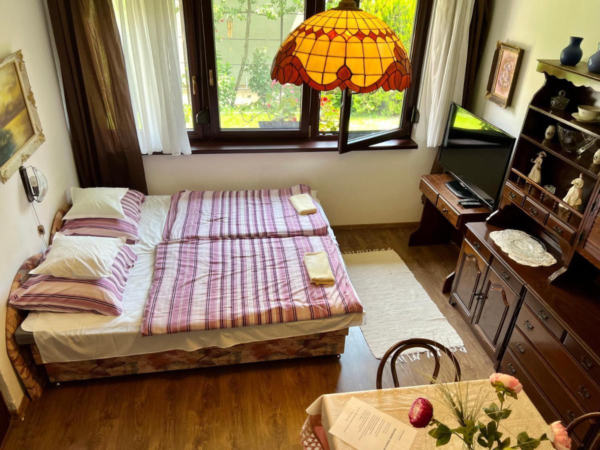 Orosz Apartmanhaz Дьюла Экстерьер фото