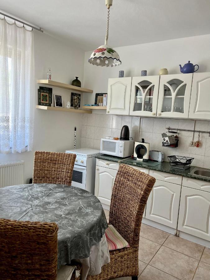 Orosz Apartmanhaz Дьюла Экстерьер фото