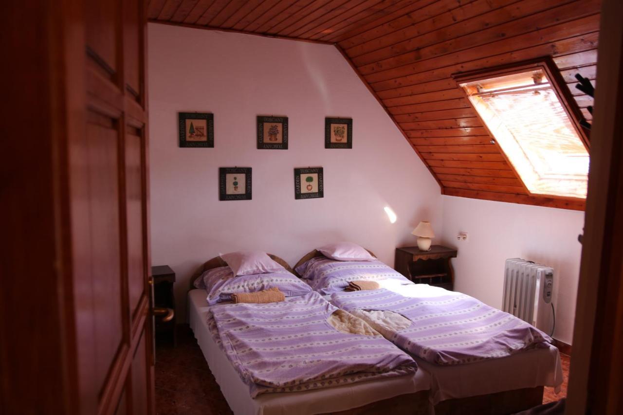 Orosz Apartmanhaz Дьюла Экстерьер фото
