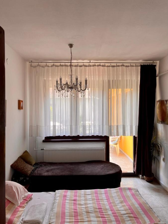Orosz Apartmanhaz Дьюла Экстерьер фото