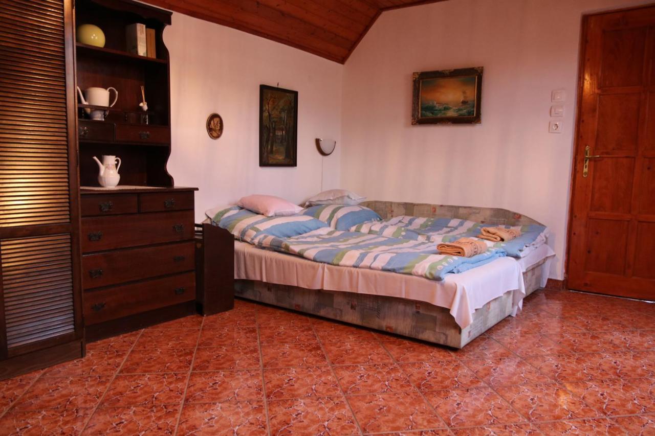 Orosz Apartmanhaz Дьюла Экстерьер фото
